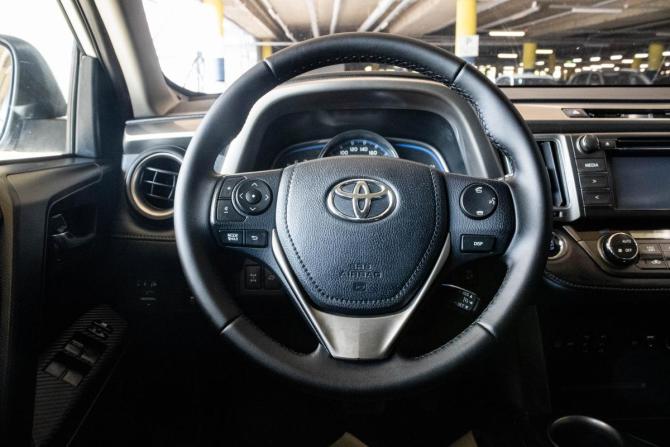 Toyota RAV4 IV (XA40) с пробегом 2014 года, цена 2 399 000 рублей, 136025 км, внедорожник, Автокод Объявления