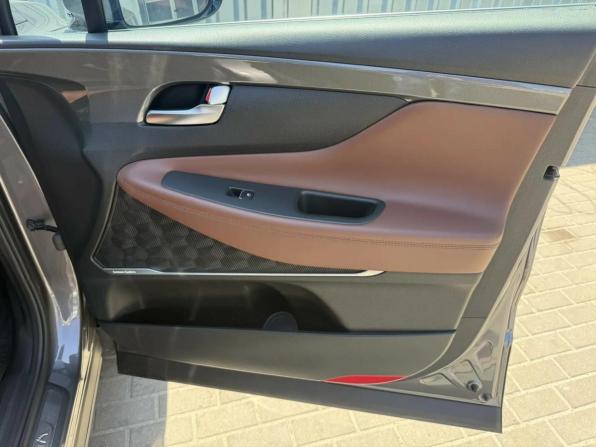 Hyundai Santa Fe IV Рестайлинг с пробегом 2021 года, цена 3 399 000 рублей, 110800 км, внедорожник, Автокод Объявления