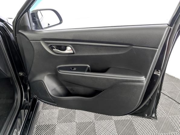 Kia Rio IV Рестайлинг с пробегом 2021 года, цена 1 680 000 рублей, 103956 км, хэтчбек, Автокод Объявления