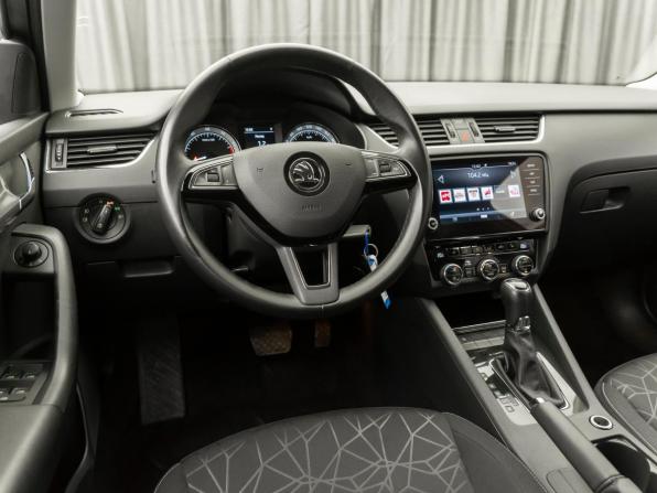 Skoda Octavia III (A7) Рестайлинг с пробегом 2019 года, цена 2 330 000 рублей, 85355 км, лифтбек, Автокод Объявления
