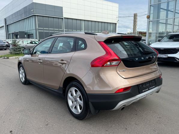 Volvo V40 Cross Country I с пробегом 2013 года, цена 1 580 000 рублей, 67433 км, хэтчбек, Автокод Объявления