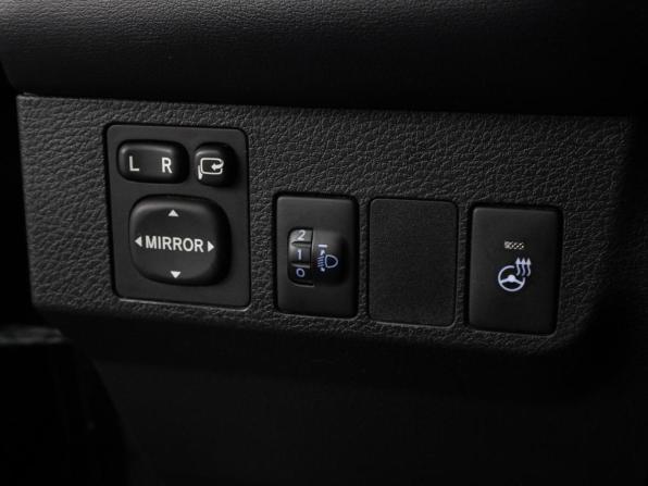 Toyota RAV4 IV (XA40) Рестайлинг с пробегом 2017 года, цена 1 799 000 рублей, 240910 км, внедорожник, Автокод Объявления