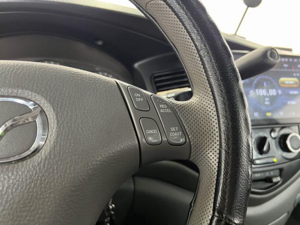 Mazda MPV II (LW) Рестайлинг с пробегом 2004 года, цена 699 000 рублей, 237950 км, компактвэн, Автокод Объявления