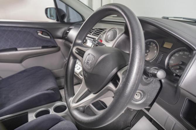 Honda Stream II Рестайлинг с пробегом 2011 года, цена 1 099 000 рублей, 251000 км, компактвэн, Автокод Объявления