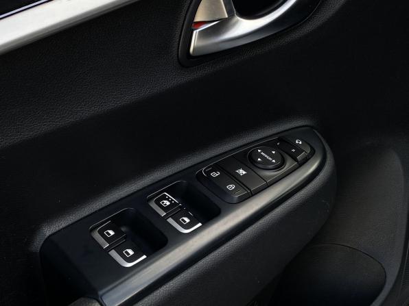 Kia Rio IV Рестайлинг с пробегом 2020 года, цена 1 229 000 рублей, 207605 км, хэтчбек, Автокод Объявления