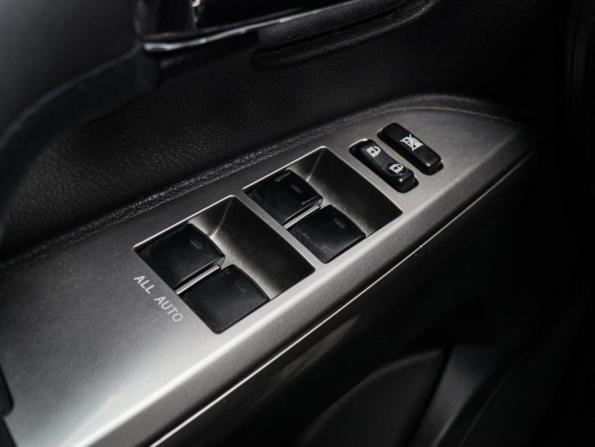 Toyota Land Cruiser 200 Series Рестайлинг 1 с пробегом 2012 года, цена 2 700 000 рублей, 332223 км, внедорожник, Автокод Объявления