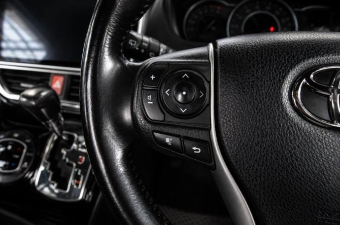 Toyota Voxy III (R80) с пробегом 2018 года, цена 2 279 000 рублей, 116000 км, минивэн, Автокод Объявления
