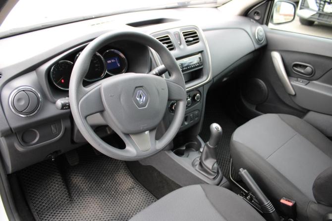 Renault Logan II с пробегом 2017 года, цена 795 000 рублей, 98672 км, седан, Автокод Объявления