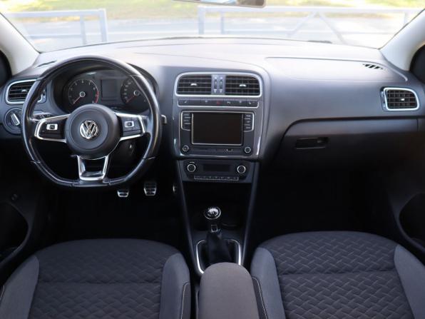 Volkswagen Polo V Рестайлинг с пробегом 2018 года, цена 1 200 000 рублей, 48447 км, седан, Автокод Объявления