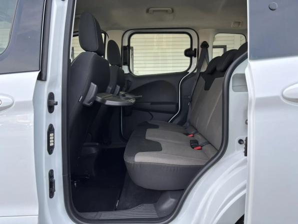 Ford Tourneo Courier I с пробегом 2017 года, цена 999 900 рублей, 267595 км, компактвэн, Автокод Объявления