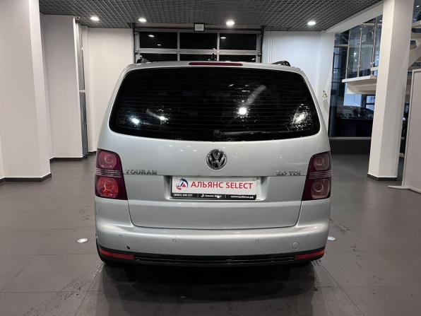 Volkswagen Touran I Рестайлинг с пробегом 2010 года, цена 584 000 рублей, 254263 км, компактвэн, Автокод Объявления