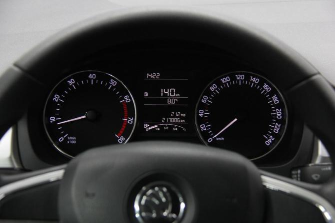 Skoda Rapid I с пробегом 2016 года, цена 897 500 рублей, 231860 км, лифтбек, Автокод Объявления