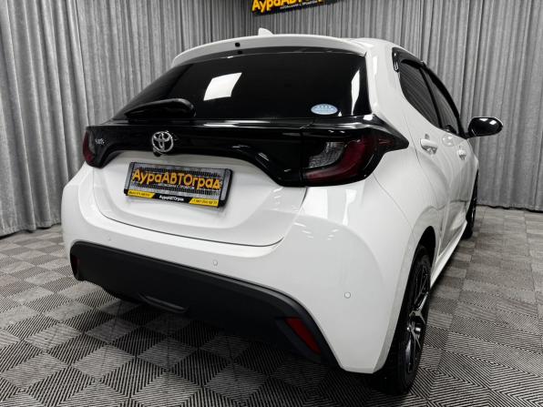 Toyota Yaris IV с пробегом 2021 года, цена 1 380 000 рублей, 103149 км, хэтчбек, Автокод Объявления