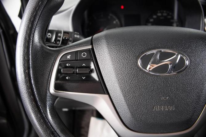 Hyundai Solaris II с пробегом 2018 года, цена 1 099 000 рублей, 364026 км, седан, Автокод Объявления
