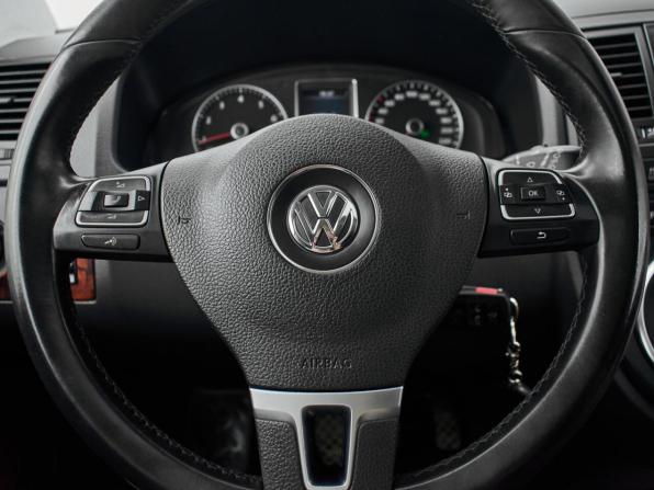 Volkswagen Multivan T5 Рестайлинг с пробегом 2012 года, цена 2 690 000 рублей, 212143 км, минивэн, Автокод Объявления