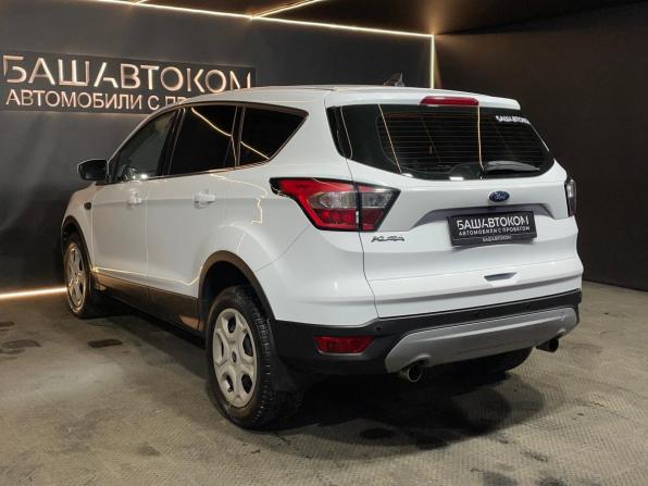 Ford Kuga II Рестайлинг с пробегом 2018 года, цена 1 350 000 рублей, 211015 км, внедорожник, Автокод Объявления