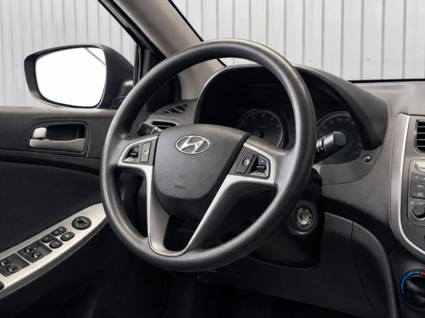 Hyundai Solaris I Рестайлинг с пробегом 2015 года, цена 947 000 рублей, 143977 км, хэтчбек, Автокод Объявления