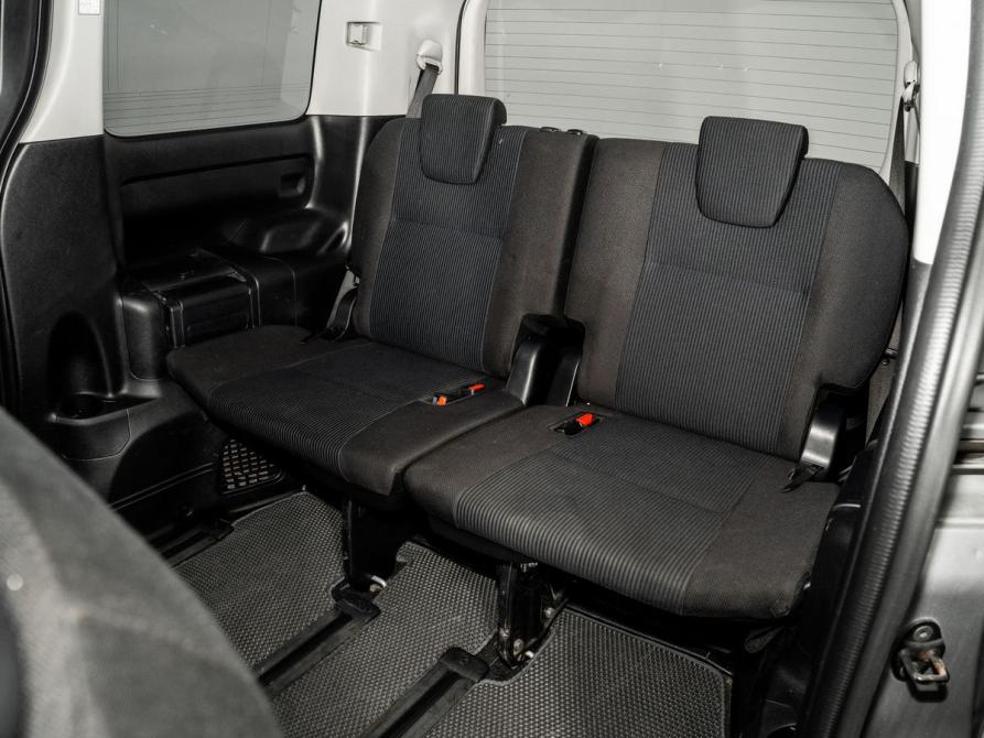 Toyota Voxy III (R80) Рестайлинг Иркутск  - изображение 8