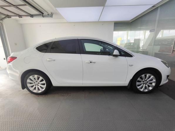 Opel Astra J Рестайлинг с пробегом 2012 года, цена 849 000 рублей, 175000 км, седан, Автокод Объявления