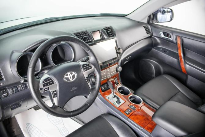 Toyota Highlander II (XU40) Рестайлинг с пробегом 2011 года, цена 1 899 000 рублей, 249156 км, внедорожник, Автокод Объявления