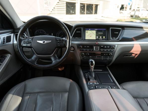Hyundai Genesis II с пробегом 2015 года, цена 1 520 000 рублей, 205229 км, седан, Автокод Объявления