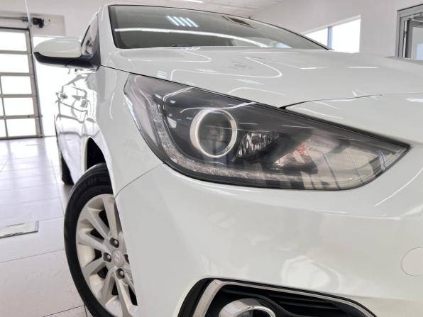 Hyundai Solaris II с пробегом 2017 года, цена 1 300 000 рублей, 112529 км, седан, Автокод Объявления