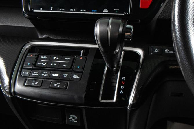 Honda Stepwgn V Рестайлинг с пробегом 2019 года, цена 2 539 000 рублей, 119000 км, минивэн, Автокод Объявления