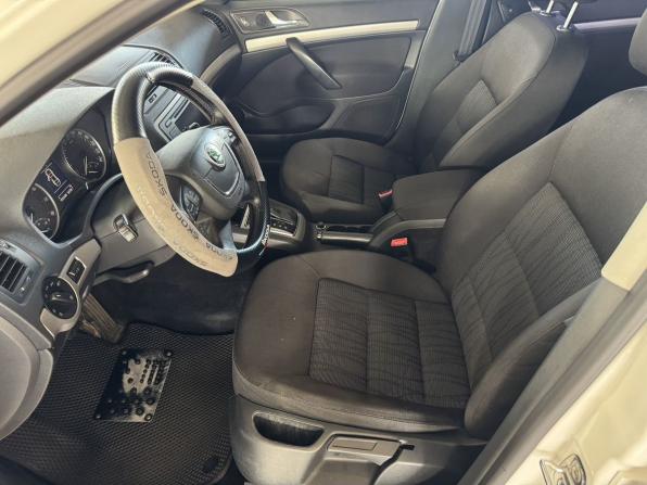 Skoda Octavia II (A5) Рестайлинг с пробегом 2011 года, цена 580 000 рублей, 293348 км, лифтбек, Автокод Объявления