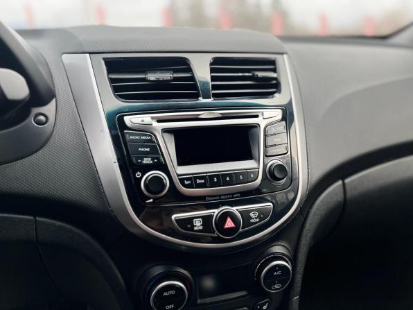 Hyundai Solaris I Рестайлинг с пробегом 2015 года, цена 870 000 рублей, 222697 км, хэтчбек, Автокод Объявления