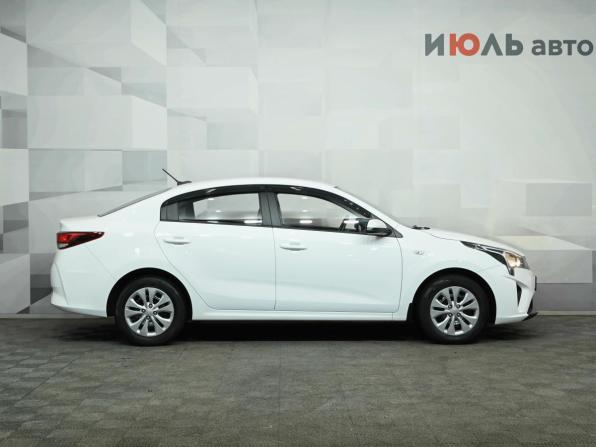 Kia Rio IV Рестайлинг с пробегом 2021 года, цена 1 800 000 рублей, 60980 км, седан, Автокод Объявления