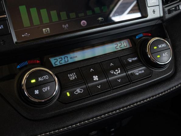 Toyota RAV4 IV (XA40) Рестайлинг с пробегом 2016 года, цена 2 230 000 рублей, 209762 км, внедорожник, Автокод Объявления