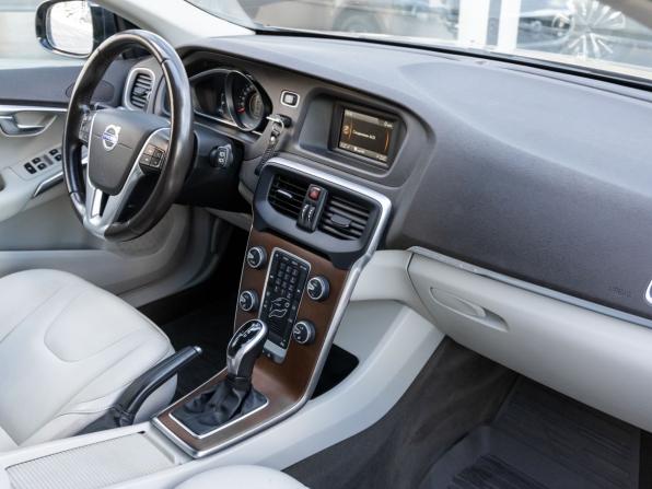 Volvo V40 Cross Country I с пробегом 2013 года, цена 1 263 000 рублей, 165514 км, хэтчбек, Автокод Объявления