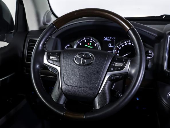 Toyota Land Cruiser 200 Series Рестайлинг 2 с пробегом 2019 года, цена 8 387 000 рублей, 31050 км, внедорожник, Автокод Объявления