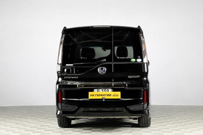 Honda Stepwgn V с пробегом 2020 года, цена 2 579 000 рублей, 68585 км, минивэн, Автокод Объявления