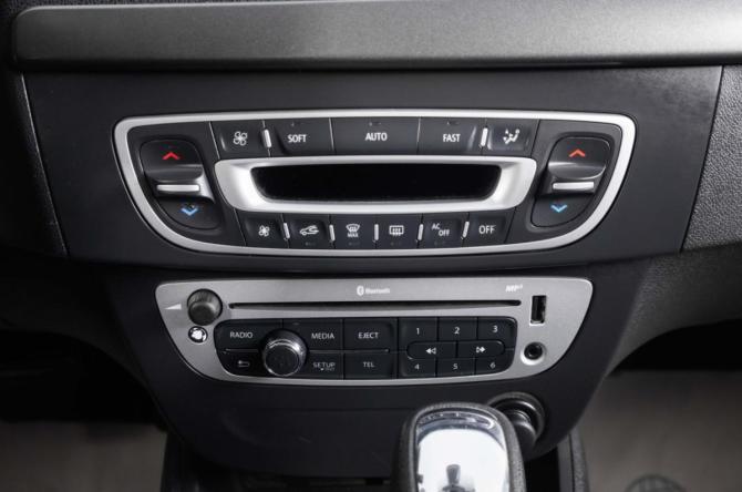 Renault Fluence I Рестайлинг с пробегом 2013 года, цена 759 000 рублей, 175256 км, седан, Автокод Объявления