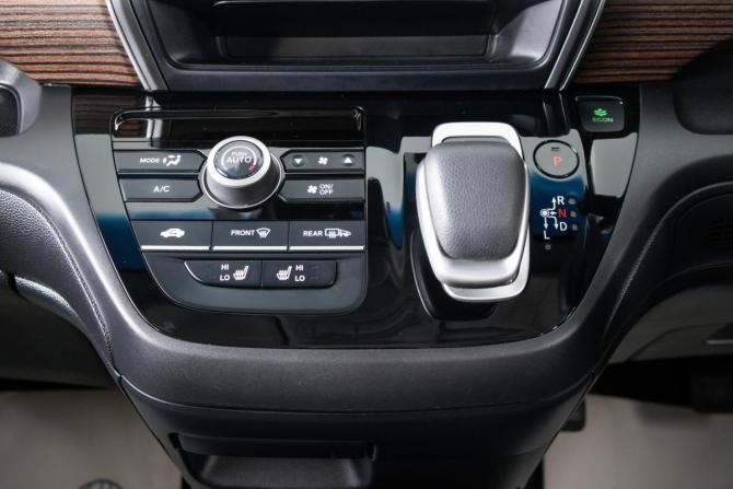 Honda Freed II Рестайлинг с пробегом 2022 года, цена 2 699 000 рублей, 40526 км, компактвэн, Автокод Объявления