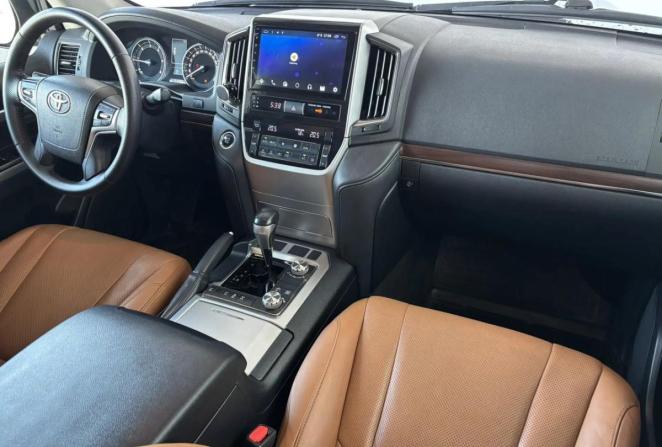 Toyota Land Cruiser 200 Series Рестайлинг 2 с пробегом 2018 года, цена 6 300 000 рублей, 212365 км, внедорожник, Автокод Объявления