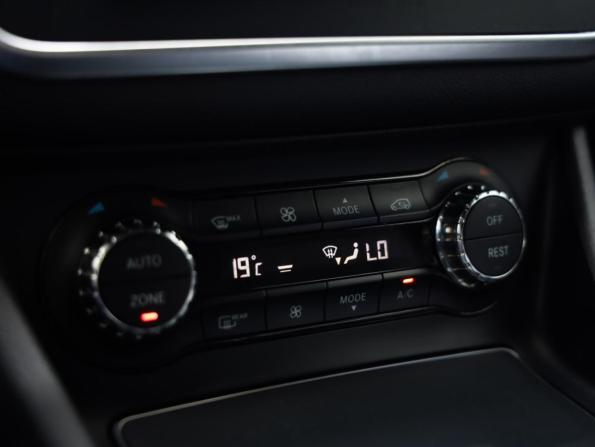 Mercedes-Benz GLA I (X156) Рестайлинг с пробегом 2018 года, цена 2 399 000 рублей, 76949 км, внедорожник, Автокод Объявления
