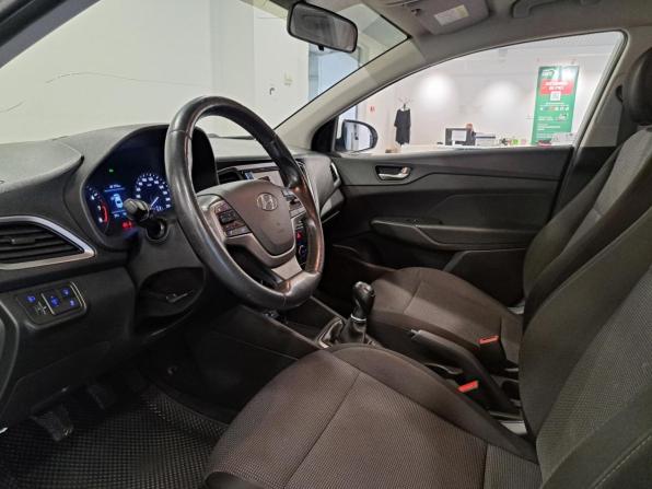 Hyundai Solaris II с пробегом 2018 года, цена 950 000 рублей, 163254 км, седан, Автокод Объявления