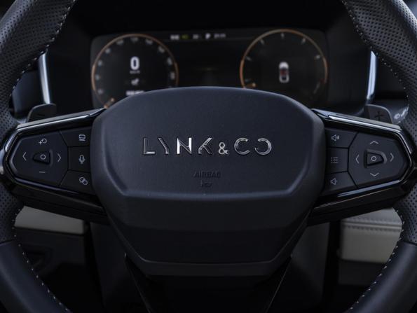 Lynk &amp; Co 06 I с пробегом 2023 года, цена 2 099 000 рублей, 3300 км, внедорожник, Автокод Объявления