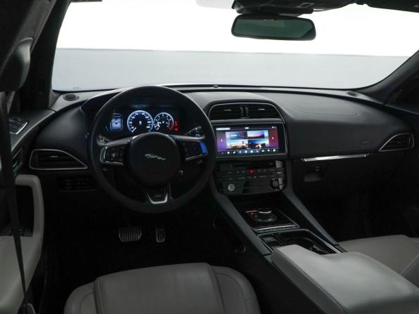 Jaguar F-Pace I с пробегом 2016 года, цена 3 359 077 рублей, 125471 км, внедорожник, Автокод Объявления