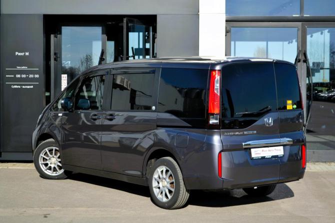 Honda Stepwgn V Рестайлинг с пробегом 2019 года, цена 2 130 000 рублей, 96000 км, минивэн, Автокод Объявления