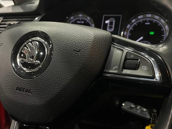 Skoda Octavia III (A7) Рестайлинг с пробегом 2017 года, цена 1 615 000 рублей, 198925 км, лифтбек, Автокод Объявления