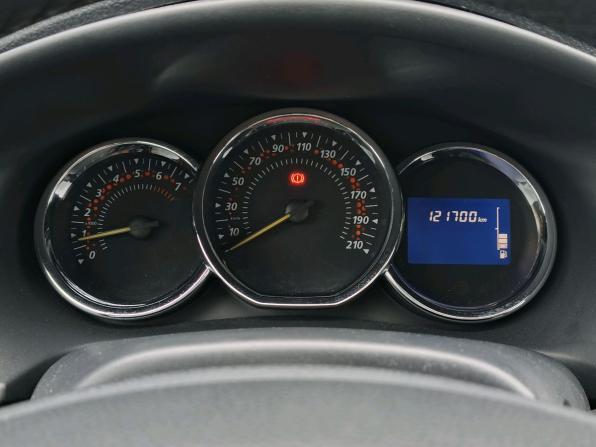 Renault Sandero II с пробегом 2015 года, цена 849 000 рублей, 121700 км, хэтчбек, Автокод Объявления