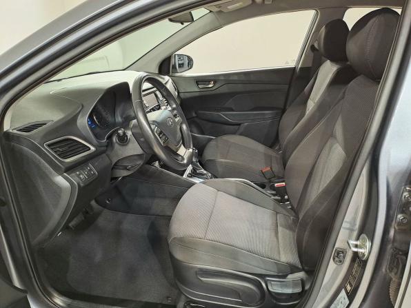Hyundai Solaris II с пробегом 2017 года, цена 1 290 000 рублей, 119454 км, седан, Автокод Объявления