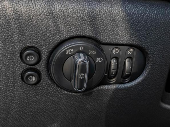 Mini Hatch III (F55/F56) Рестайлинг с пробегом 2018 года, цена 2 099 000 рублей, 36345 км, хэтчбек, Автокод Объявления