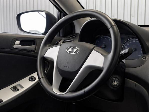 Hyundai Solaris I Рестайлинг с пробегом 2014 года, цена 917 000 рублей, 172000 км, седан, Автокод Объявления