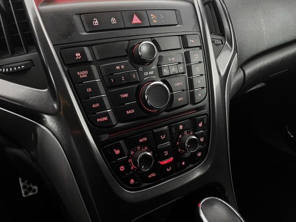 Opel Astra J с пробегом 2011 года, цена 576 800 рублей, 236813 км, хэтчбек, Автокод Объявления