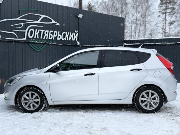 Hyundai Solaris I Рестайлинг с пробегом 2015 года, цена 919 000 рублей, 90000 км, хэтчбек, Автокод Объявления