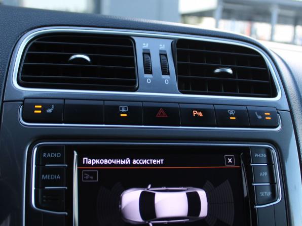 Volkswagen Polo V Рестайлинг с пробегом 2018 года, цена 1 359 000 рублей, 54332 км, седан, Автокод Объявления